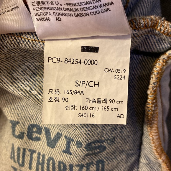 Authentic Vintage Levi’s Denim Jacket - Picture 13 of 16